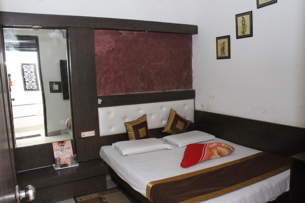 OYO 6317 Hotel Shiv Palace New Delhi Exterior foto
