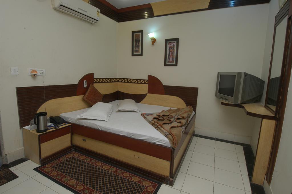 OYO 6317 Hotel Shiv Palace New Delhi Exterior foto