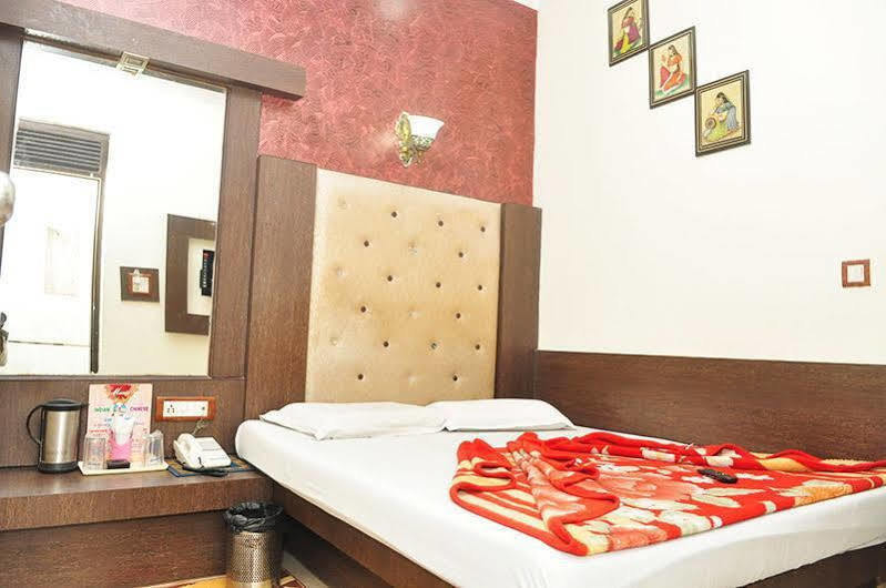 OYO 6317 Hotel Shiv Palace New Delhi Exterior foto
